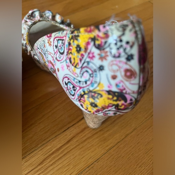 Steve Madden Wedge heels size 10M with paisley design - Picture 6 of 9